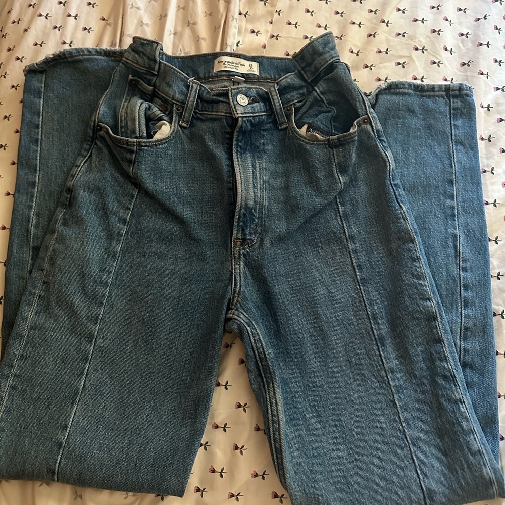 Abercrombie & Fitch 90’s Straight Ultra High Rise Curve Love Jeans - Picture 3 of 4